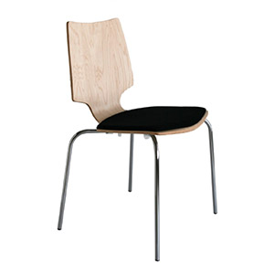 стул с деревянной спинкой